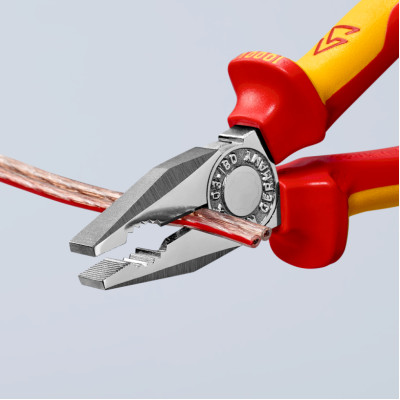 Плоскогубці комбіновані діелектричні KNIPEX 180 мм 03 06 180
