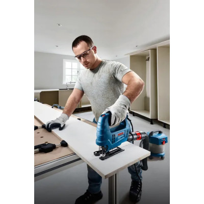 Лобзик электрический BOSCH PRO GST 680 06015B4020