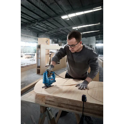 Лобзик электрический BOSCH PRO GST 680 06015B4020