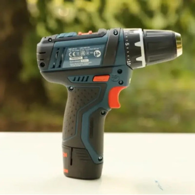 Аккумуляторная дрель-шуруповёрт Bosch GSR 10,8-2-LI