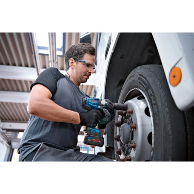 Гайковерт ударний акумуляторний BOSCH PRO GDS 18V-1000 06019J8304
