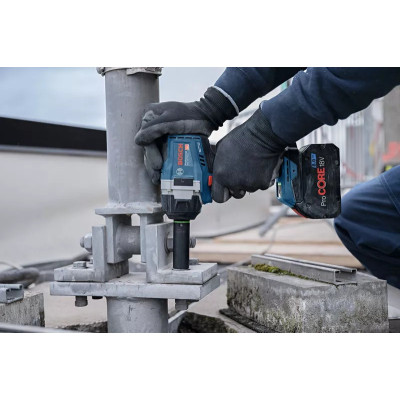 Гайковерт ударный аккумуляторный BOSCH GDS 18V-750 C Professional 06019L9002