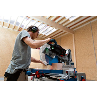 Торцювальна пила акумуляторна BOSCH GCM 18V-305 GDC Professional  0601B43000 без АКБ
