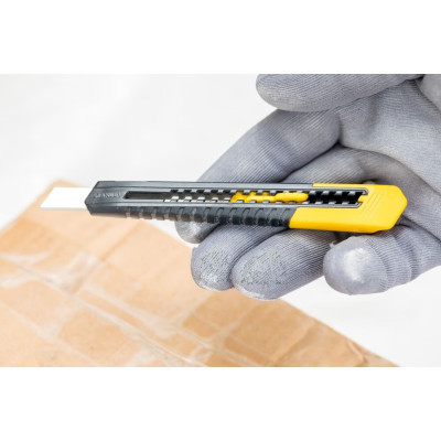 Нож сегментный STANLEY 9 мм 1-10-150