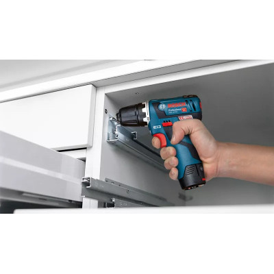 Набір BOSCH Professional зарядний пристрій GAL 12V-40, акумулятори 2 шт Li-Ion 12 В 2 Аг, 4 Аг 1600A01NC9