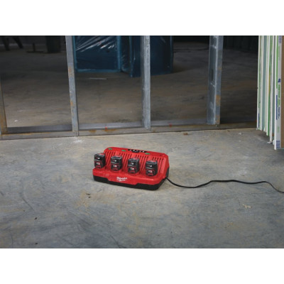 Зарядное устройство Milwaukee M12 C4 Li-Ion 12 В 4932430554