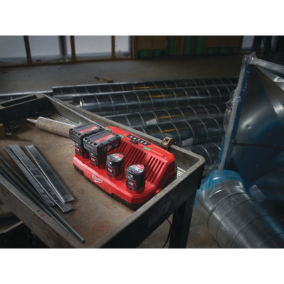 Зарядное устройство Milwaukee M12 C4 Li-Ion 12 В 4932430554