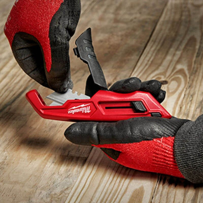 Ніж із висувним лезом Milwaukee 4932471359