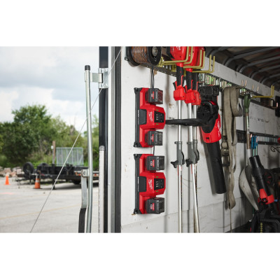 Зарядное устройство Milwaukee M18 MDBSC Li-Ion 18 В 4932498557