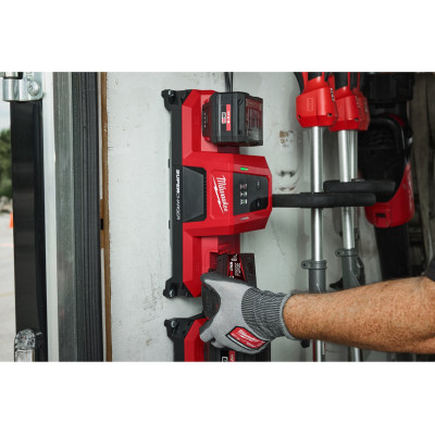 Зарядное устройство Milwaukee M18 MDBSC Li-Ion 18 В 4932498557