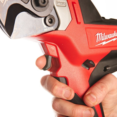 Аккумуляторный кабелерез Milwaukee M12 CC-0 4933431600 без АКБ