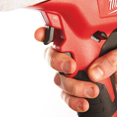 Аккумуляторный кабелерез Milwaukee M12 CC-0 4933431600 без АКБ