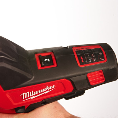 Аккумуляторный кабелерез Milwaukee M12 CC-0 4933431600 без АКБ