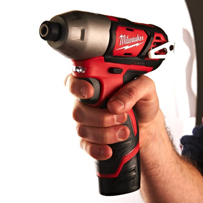 Гвинтоверт акумуляторний ударний Milwaukee M12 BID-202C 4933441960