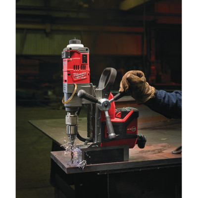 Аккумуляторная дрель на магнитной станине Milwaukee M18 FMDP-502C 4933451012