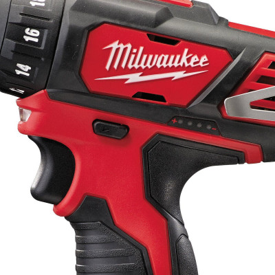 Дрель-шуруповёрт аккумуляторная Milwaukee M12 BDD-152С 4933451460