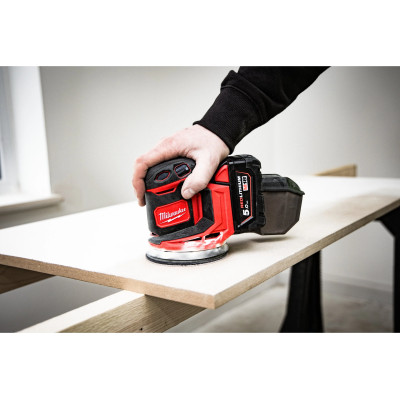 Ексцентрикова шліфмашина акумуляторна Milwaukee M18 BOS125-502B 4933464229