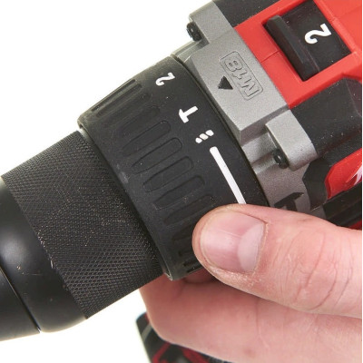 Дрель-шуруповёрт ударная аккумуляторная Milwaukee M18 CBLPD-202C 4933464320