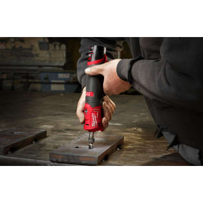 Прямая шлифмашина аккумуляторная (гравер) Milwaukee M12 FDGS-422B 4933471436
