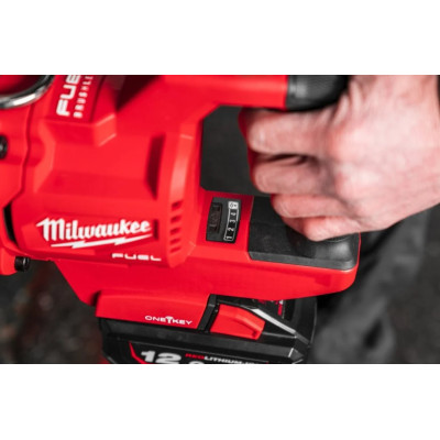 Гайковёрт высокомоментный аккумуляторный Milwaukee M18 FUEL ONEFHIWF1DS-121C 4933472072