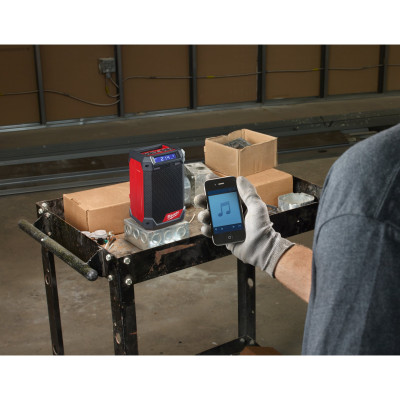 Радиоприёмник-зарядная станция Milwaukee M12 RCDAB+-0 4933472114 без АКБ