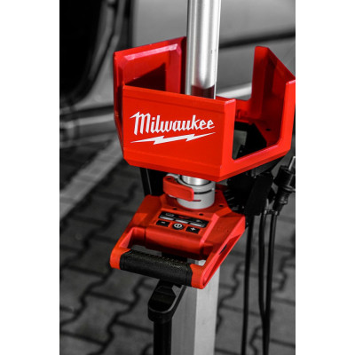 Прожектор/зарядное устройство светодиодный аккумуляторный Milwaukee M18 HOSALC-0 4933478116 без АКБ