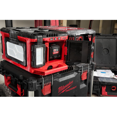 Зарядний пристрій/ліхтар Milwaukee M18 POALC-0 4933478120