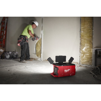 Зарядний пристрій/ліхтар Milwaukee M18 POALC-0 4933478120