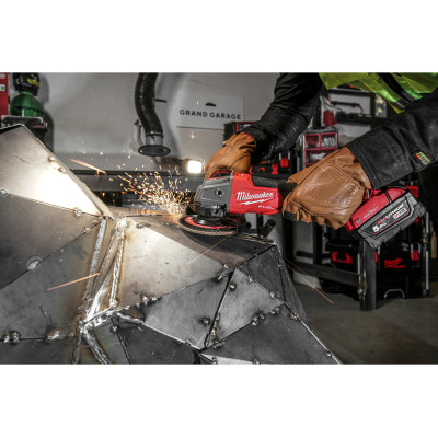 Угловая шлифмашина аккумуляторная Milwaukee M18 ONEFSAG125XPDB-502X 4933478435