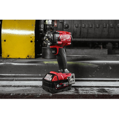 Гайковёрт ударный аккумуляторный Milwaukee M18 FIW2F12-502X 4933478444