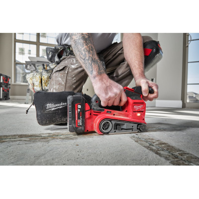 Стрічкова шліфмашина акумуляторна Milwaukee M18 FBTS75-552X 4933479615