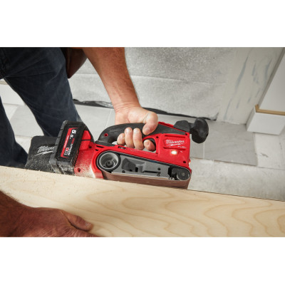 Стрічкова шліфмашина акумуляторна Milwaukee M18 FBTS75-552X 4933479615