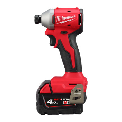 Винтовёрт ударный аккумуляторный Milwaukee M18 BLIDRC-402C 4933492840