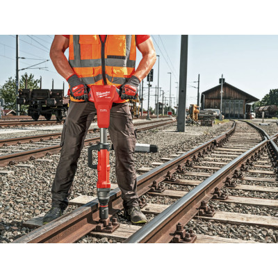 Гайковёрт железнодорожный аккумуляторный Milwaukee M18 FHIWF1R-122C 4933493141