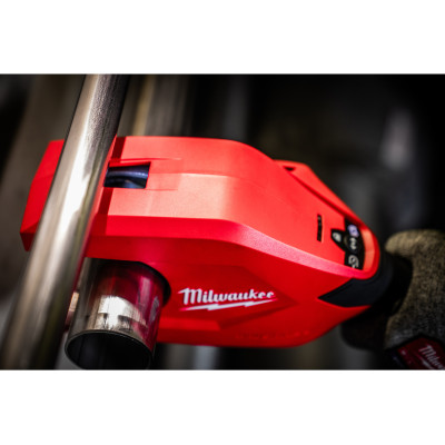 Труборез аккумуляторный по нержавеющей стали Milwaukee M12 PCSS54-402C 4933498605