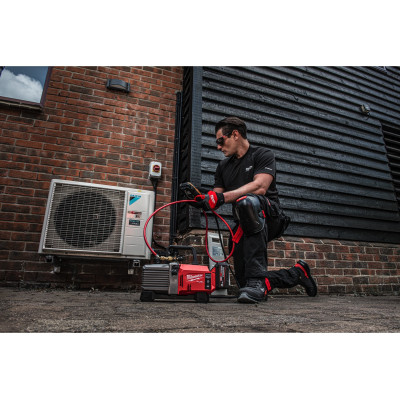 Насос вакуумный аккумуляторный Milwaukee M18 FVP5-801 4933499249