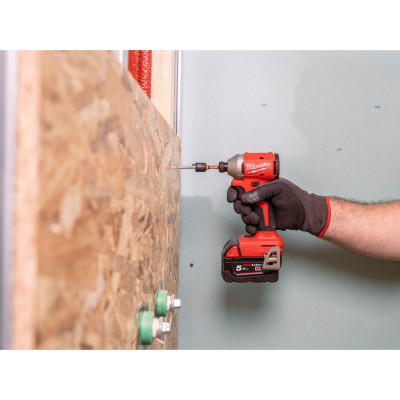 Винтовёрт ударный аккумуляторный Milwaukee M18 BLIDRC-402C 4933499457