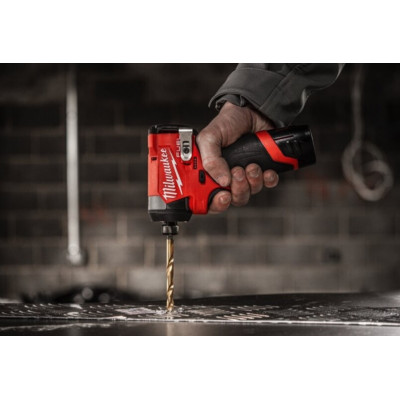 Винтоверт ударный аккумуляторный Milwaukee M12 FID2-202X 4933499462