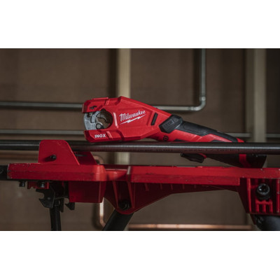 Труборіз акумуляторний по нержавіючій сталі Milwaukee M12 PCSSMC-202C 4933499464