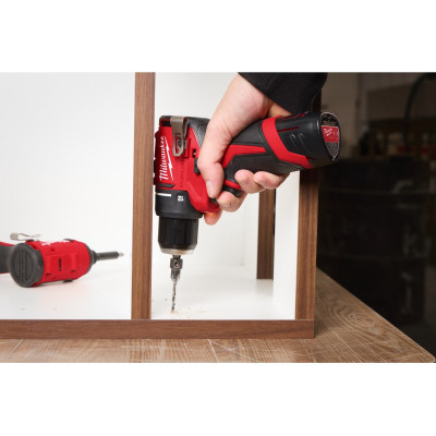 Дрель-шуруповёрт ударная аккумуляторная Milwaukee M12 BLPDRC-202C 4933500422