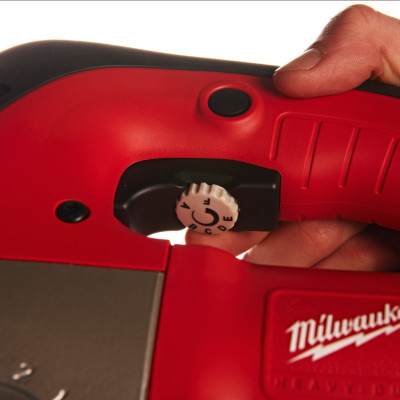 Лобзик електричний Milwaukee JSPE 135 TX 4933500568