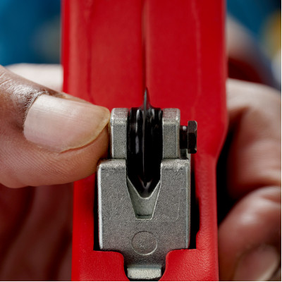 Труборез для металлических труб KNIPEX TubiX XL 6-76 мм 90 31 03 BK