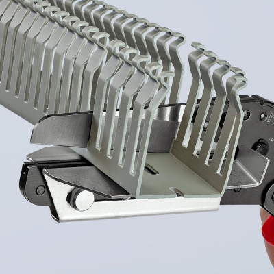 Ножиці для пластмаси та кабельних коробів KNIPEX 95 02 21