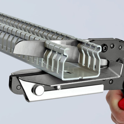 Ножиці для пластмаси та кабельних коробів KNIPEX 95 02 21