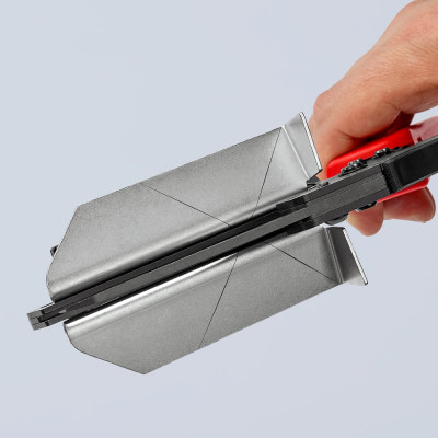 Ножиці для пластмаси та кабельних коробів KNIPEX 95 02 21