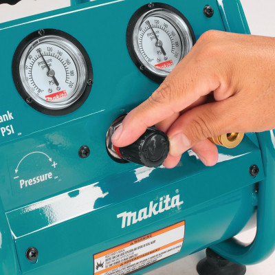Компресор поршневий безмасляний акумуляторний Makita AC001GZ без АКБ