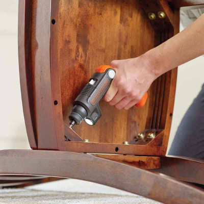 Аккумуляторная отвёртка BLACK+DECKER BDCSFL20C