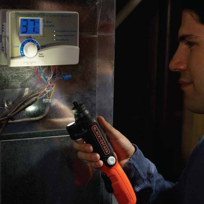 Аккумуляторная отвёртка BLACK+DECKER BDCSFL20C
