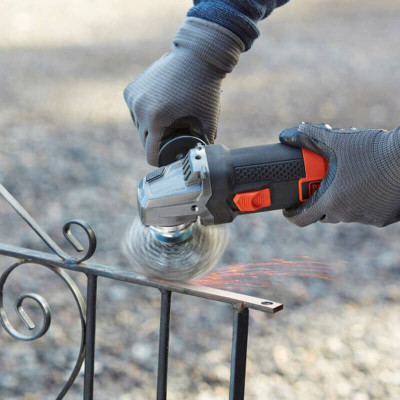 Угловая шлифмашина BLACK+DECKER BEG220