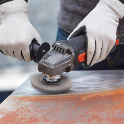 Угловая шлифмашина BLACK+DECKER BEG220